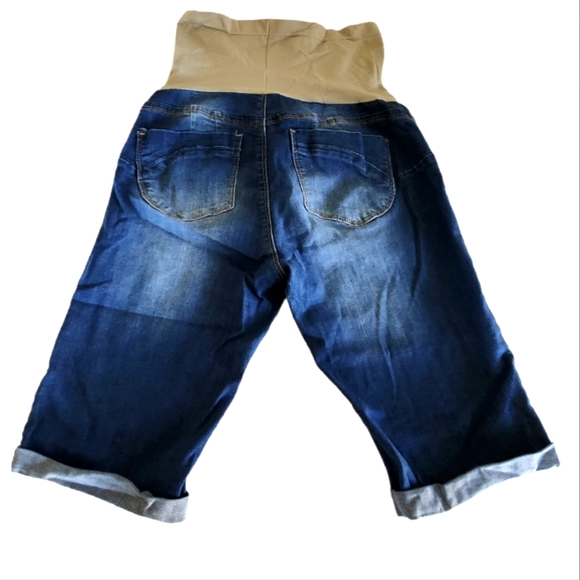 Maternity washed denim shorts - Picture 2 of 3